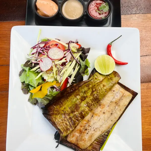 fishermans-restaurant-and-bar - White Snapper fillet in Banana leaf Grilled with Garden Salad