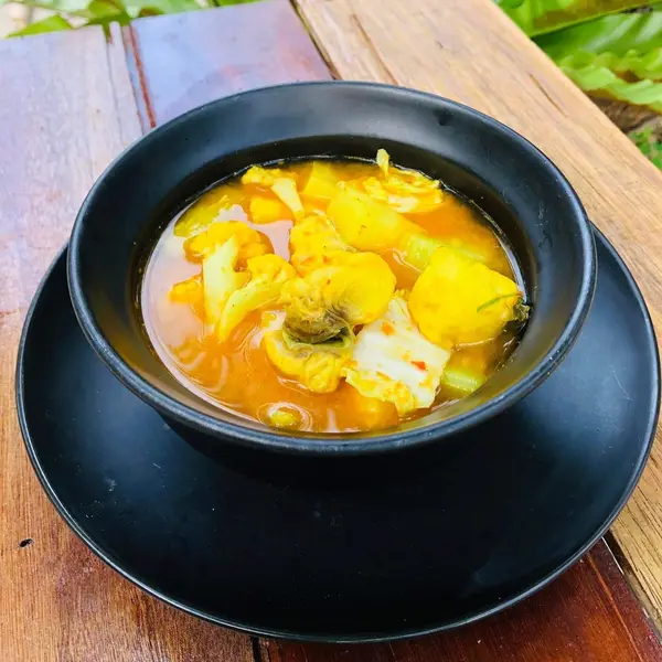 fishermans-restaurant-and-bar - Geng Som - Local Sour Orange, Spicy Soup