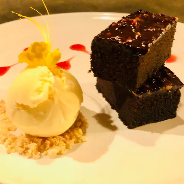 fishermans-restaurant-and-bar - Brownie with Ice Cream