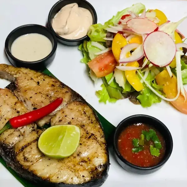 fishermans-restaurant-and-bar - Local Fish And Salad Sets - King Mackerel