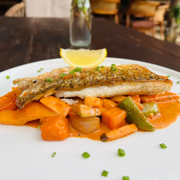 fishermans-restaurant-and-bar - White Snapper Fillet - Curried Roasted Vegetables