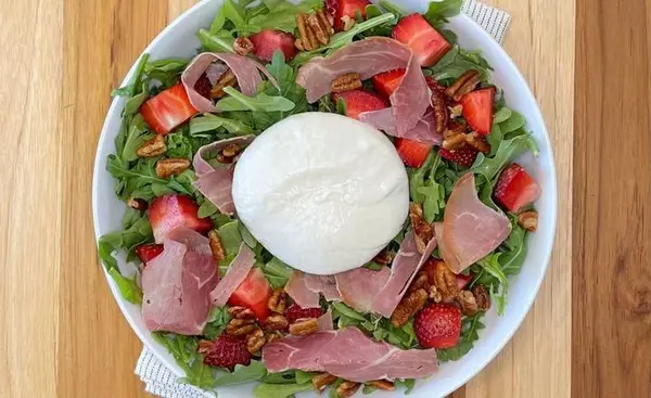 foode-cafe - Strawberry Burrata