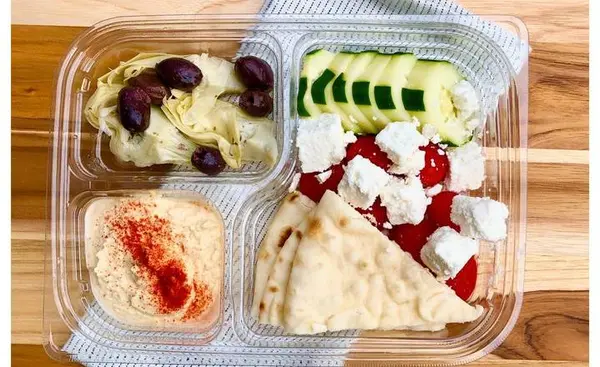 foode-cafe - Hummus Snack Tray