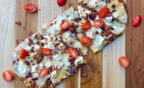 foode-cafe - Chicken, Bacon & Ranch Flatbread Pizza