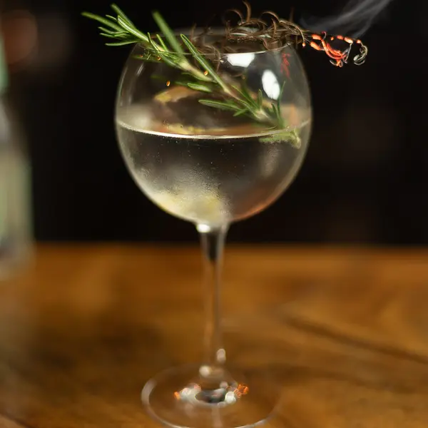 frog-bkk - Smoked Rosemary Gin &Tonic