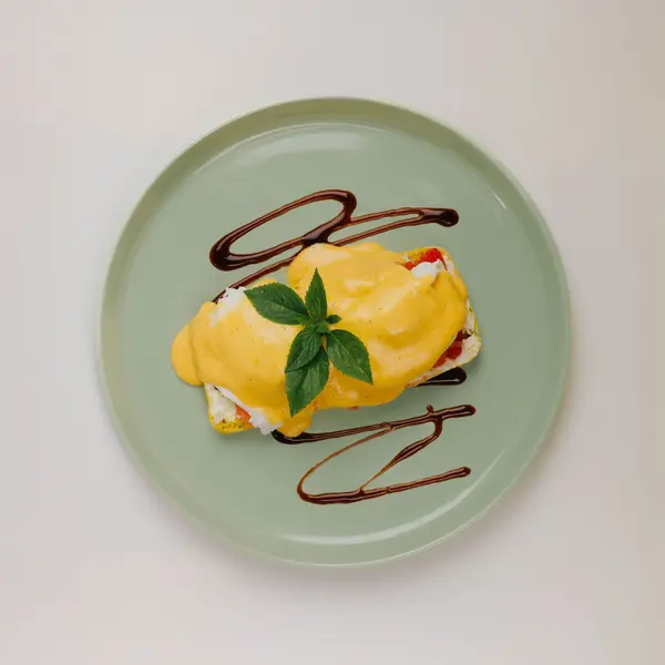 frutza-speciality-coffee-brunch-jucies - Salmon Benedict