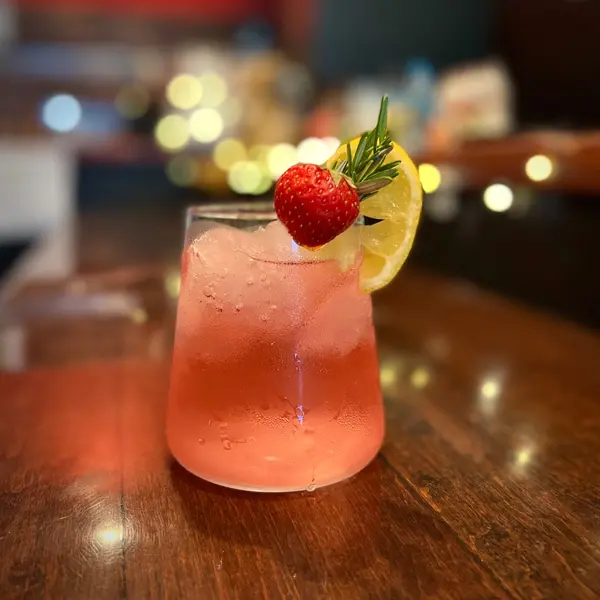 fukurou-ramen - Strawberry Lemonade soda