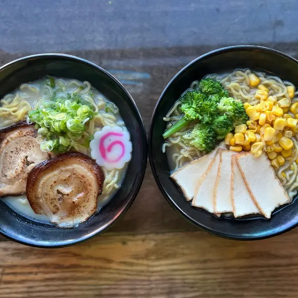 fukurou-ramen - 2 per $ 23 (fai sapere al server che desideri la promozione 2 per $ 23 al momento dell'ordine.)