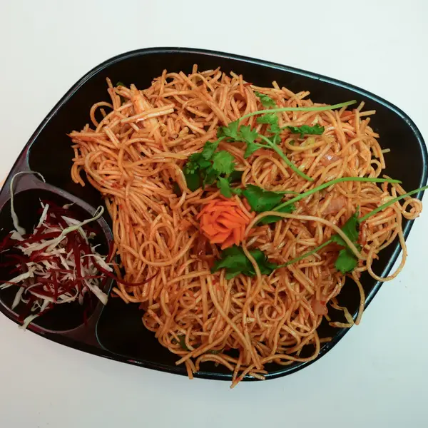 fusion-tales - Schezwan Noodles Veg