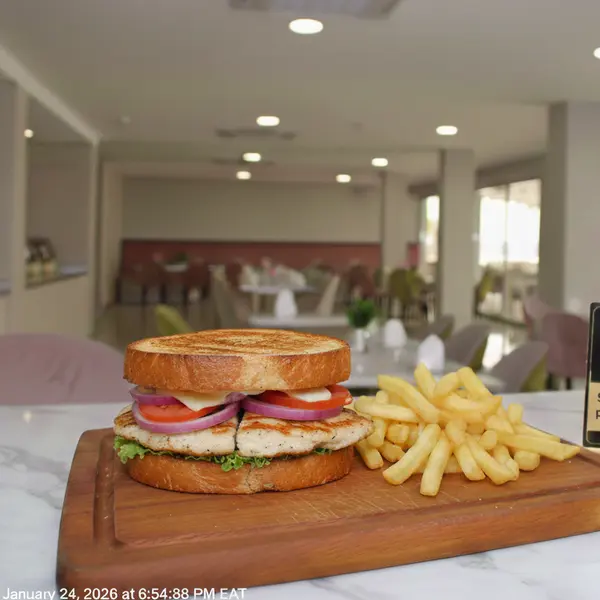 gadileh-resort-hotel-tadjurah - Sandwich grillé poisson/poulet