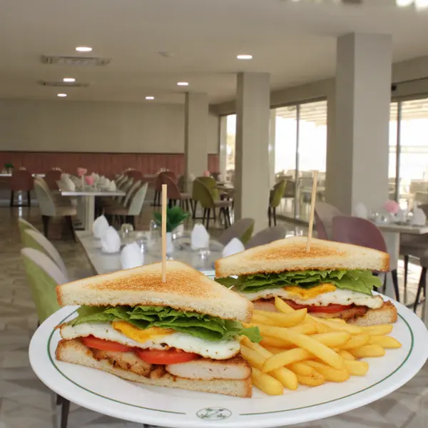 gadileh-resort-hotel-tadjurah - Gadileh Club Sandwich Spécial