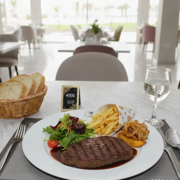 gadileh-resort-hotel-tadjurah - Médaillon de bœuf poêlé