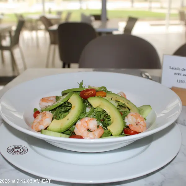 gadileh-resort-hotel-tadjurah - Salade de crevettes avec avocat