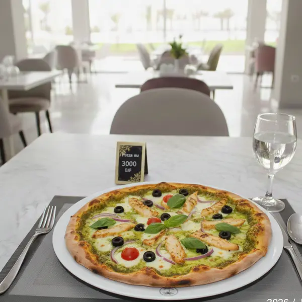 gadileh-resort-hotel-tadjurah - Pizza au poulet au pesto à pâte fine