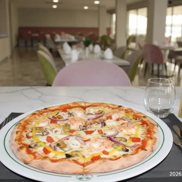 gadileh-resort-hotel-tadjurah - Pizza aux fruits de mer