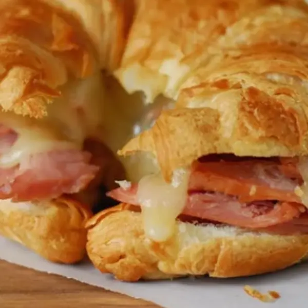 garage-cafe - Ham & cheese butter Croissant