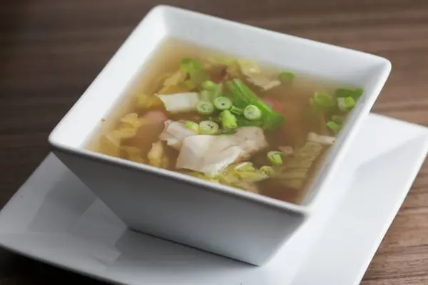 golden-dragon-chinese-restaurant - Wonton Soup (32 oz)