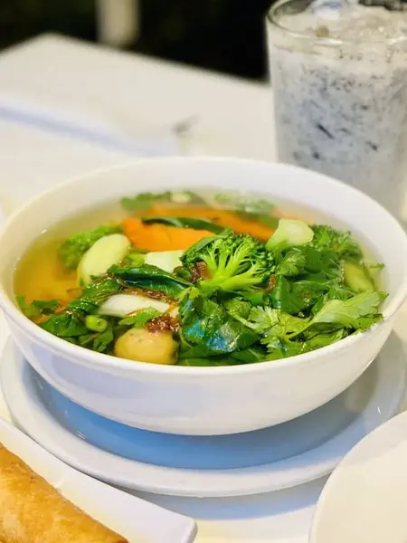 golden-era-vegan-restaurant - 14. Wonton Soup