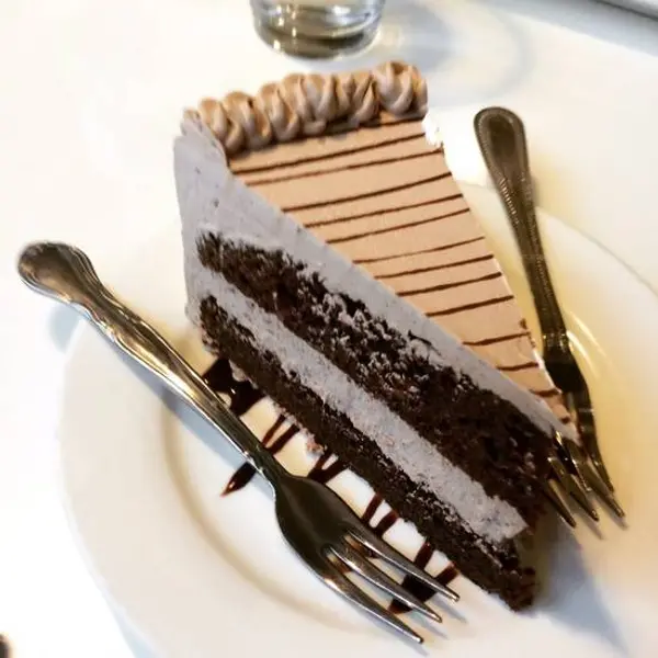 golden-era-vegan-restaurant - Mocha Cake