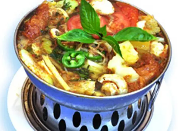 golden-era-vegan-restaurant - 13. Spicy Sweet and Sour Soup (GFO)