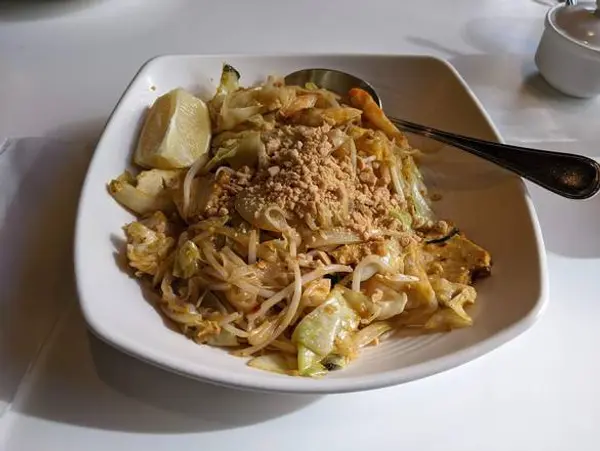 golden-era-vegan-restaurant - 23. Pad Thai