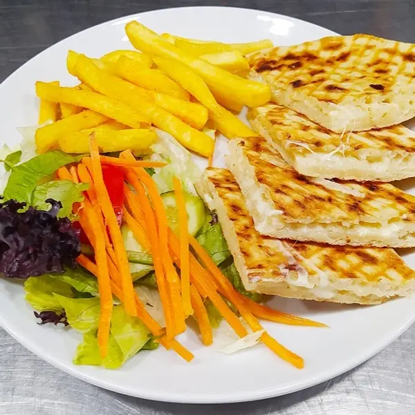 golden-teras - Bazlama Kaşarlı Tost