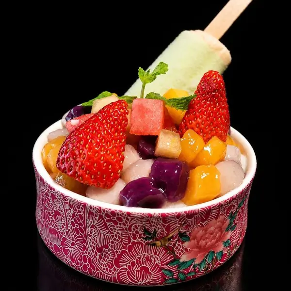 good-luck-hot-pot - Taro Balls in Shaved Ice with Fresh Fruits