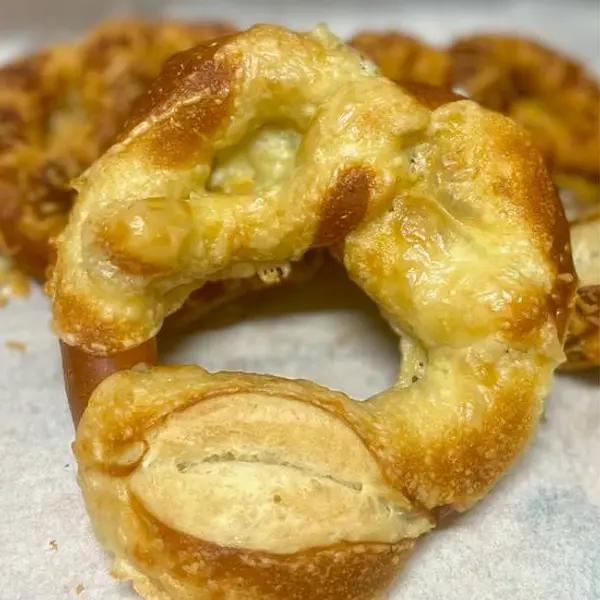 hahdough-german-bakery - Cheese pretzel