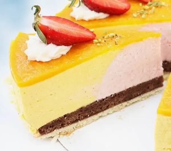 hahdough-german-bakery - Mangoerdbeertorte (Mango Strawberry Cake) Slice