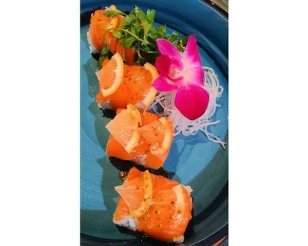 hana-japanese-bistro - Salmon Lover Roll