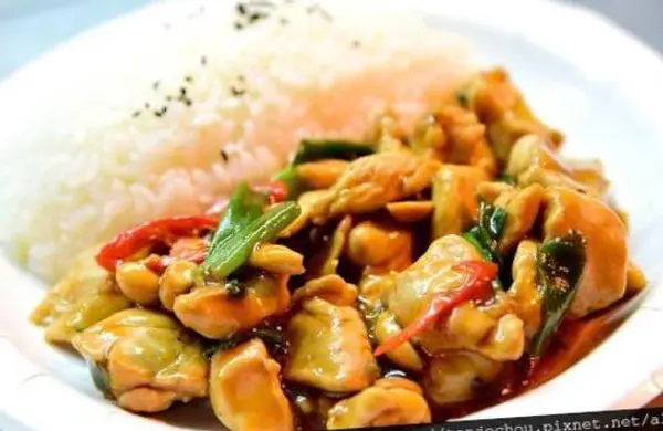 hang-ah-tea-room - Kung Pao Chicken over rice (Spicy) 宮保雞飯