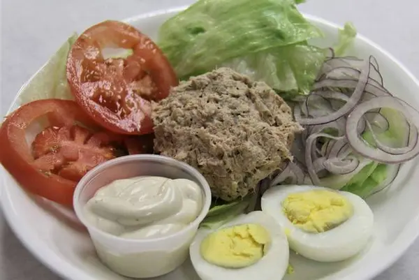 happy-donut - Plate Tuna Salad Lunch