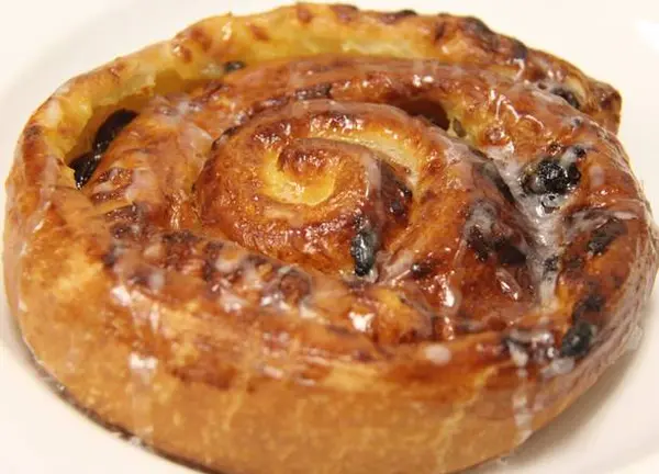 happy-donut - Raisin Custard Roll