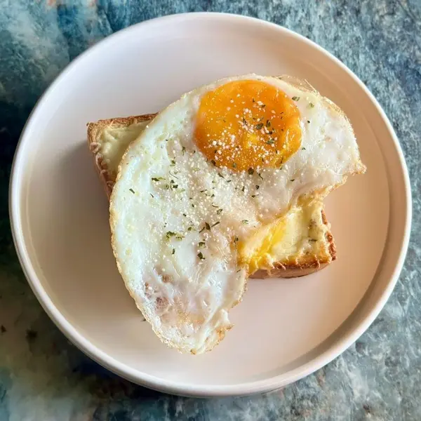 hasari-cafe - EGG N CHEESE TOAST