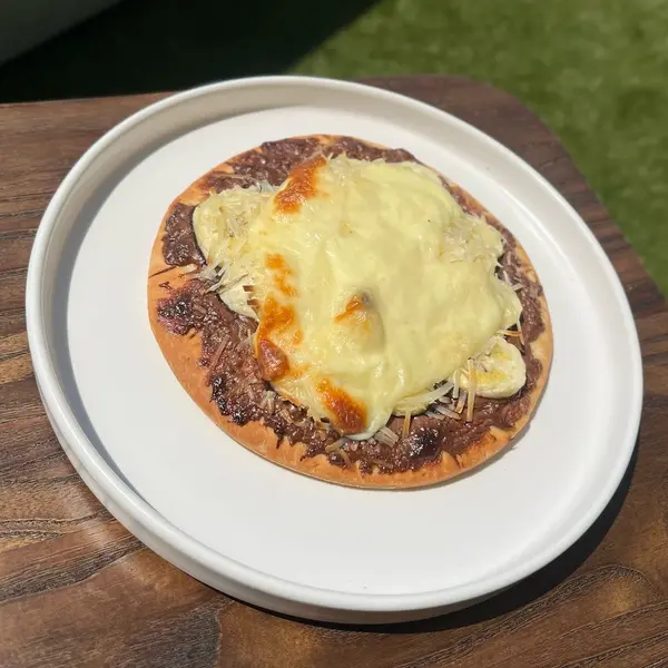 hasari-cafe - BANANA NUTELLA PIZZA