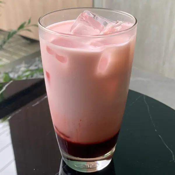 hasari-cafe - ICED RED VELVET LATTE