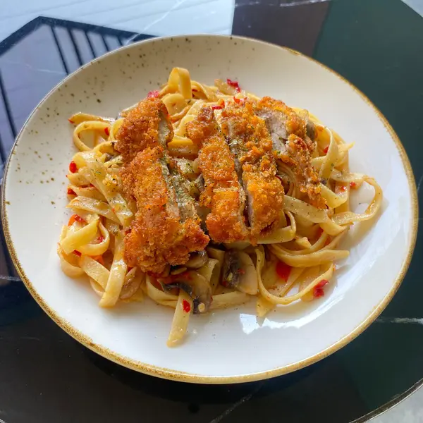hasari-cafe - AGLIO OLIO WITH KATSU CHICKEN