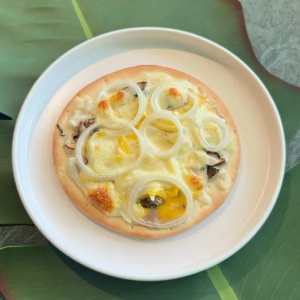hasari-cafe - MUSHROOM ONION PIZZA