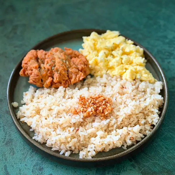 hasari-cafe - GARLIC BUTTER AND FRIED CHICKEN