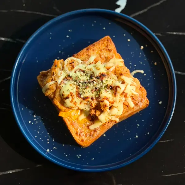 hasari-cafe - CHEEZY N CHICK TOAST