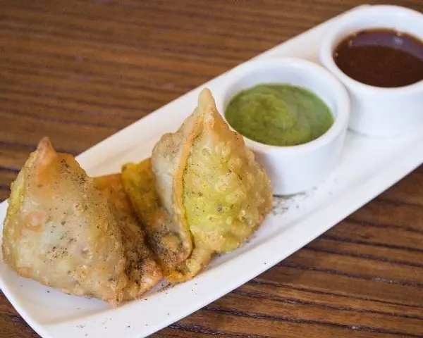 himalayan-pizza-and-momo - Vegetable Samosa