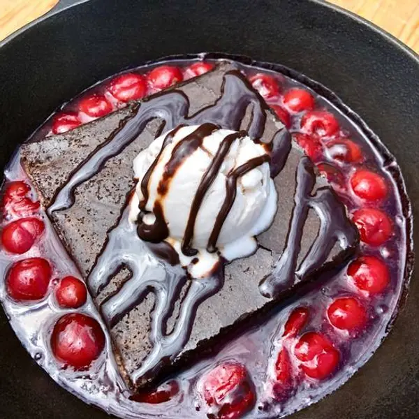 hinterhof - Black Forest Skillet Cake