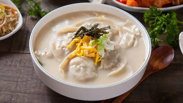 hodori - Dumpling & Rice Cake Soup (Tteokmandu Soup)