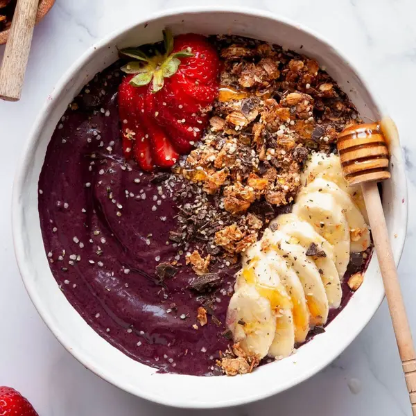 holly-holistic - Acai Bowl