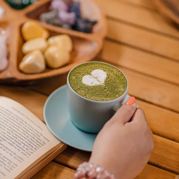 holly-holistic - Matcha Latte