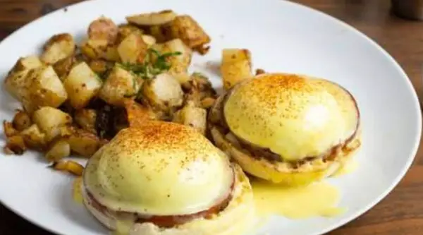 honey-honey-cafe-crepery - Eggs Benedict Breakfast