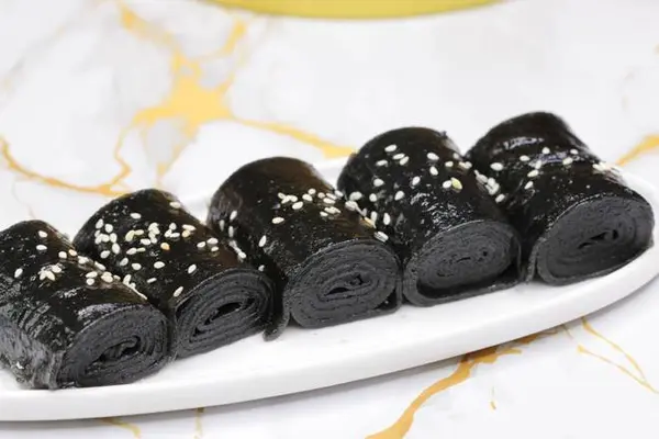 hong-kong-lounge - Black Sesame Roll