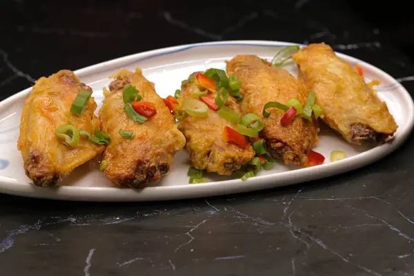 hong-kong-lounge - Salt & Pepper Chicken Wings