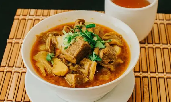 hons-wun-tun-house - C8. 咖喱牛腩雲吞 Curry Beef Brisket Wuntun Soup (12pcs)