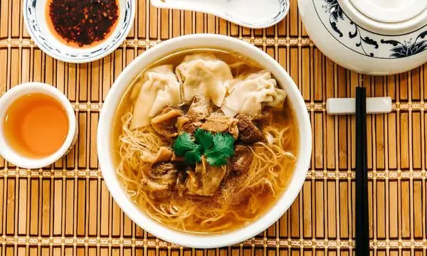 hons-wun-tun-house - B10. 牛腩雲吞麵/粉 Stewed Beef Brisket & Wun-tun Noodle Soup